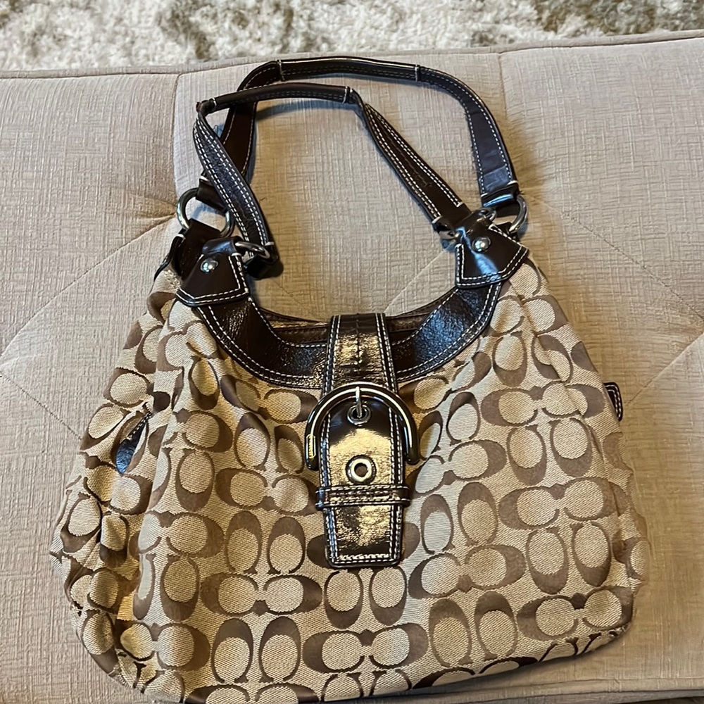 A brown Coach purse. It’s in great condition!